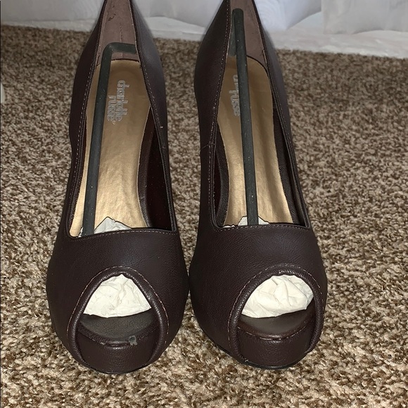 Heels/Platforms - Picture 2 of 6